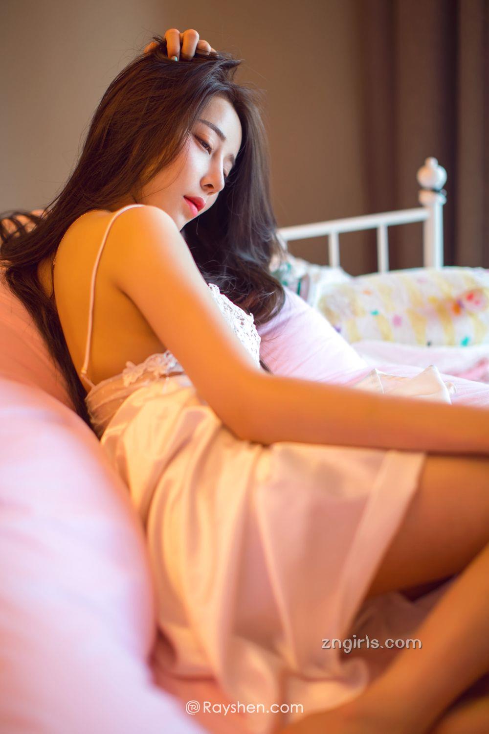 美女友希唯美系私房写真