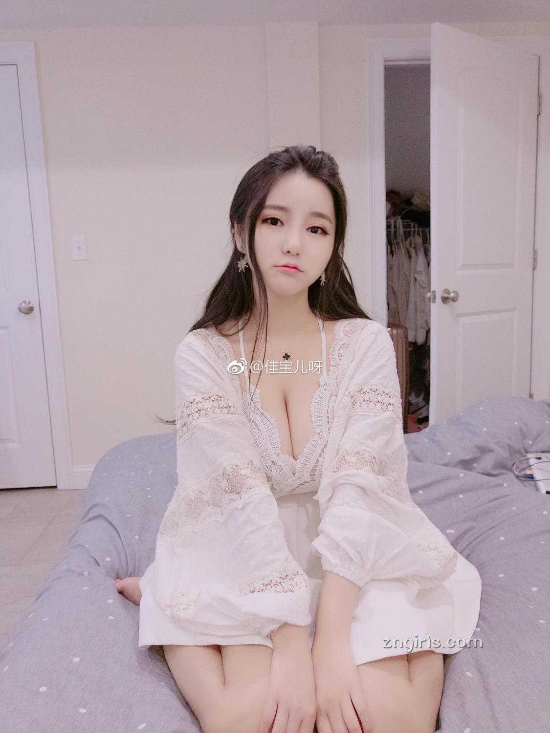 超正直播妹佳宝儿 气质外形无可挑剔