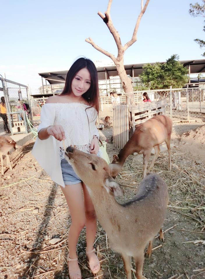 苹果甜心APO Chou 电力十足的美腿车模