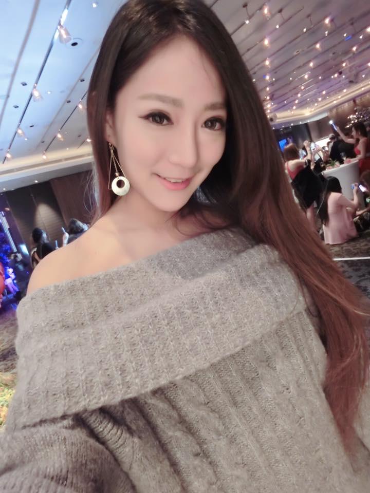苹果甜心APO Chou 电力十足的美腿车模