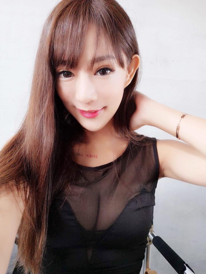 苹果甜心APO Chou 电力十足的美腿车模