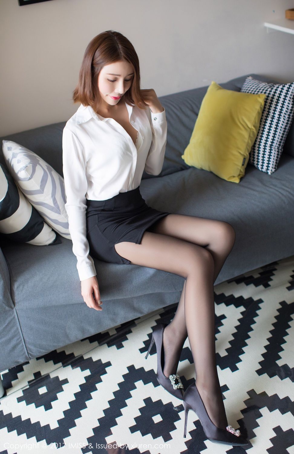 美腿新人Savina 制服搭配黑丝
