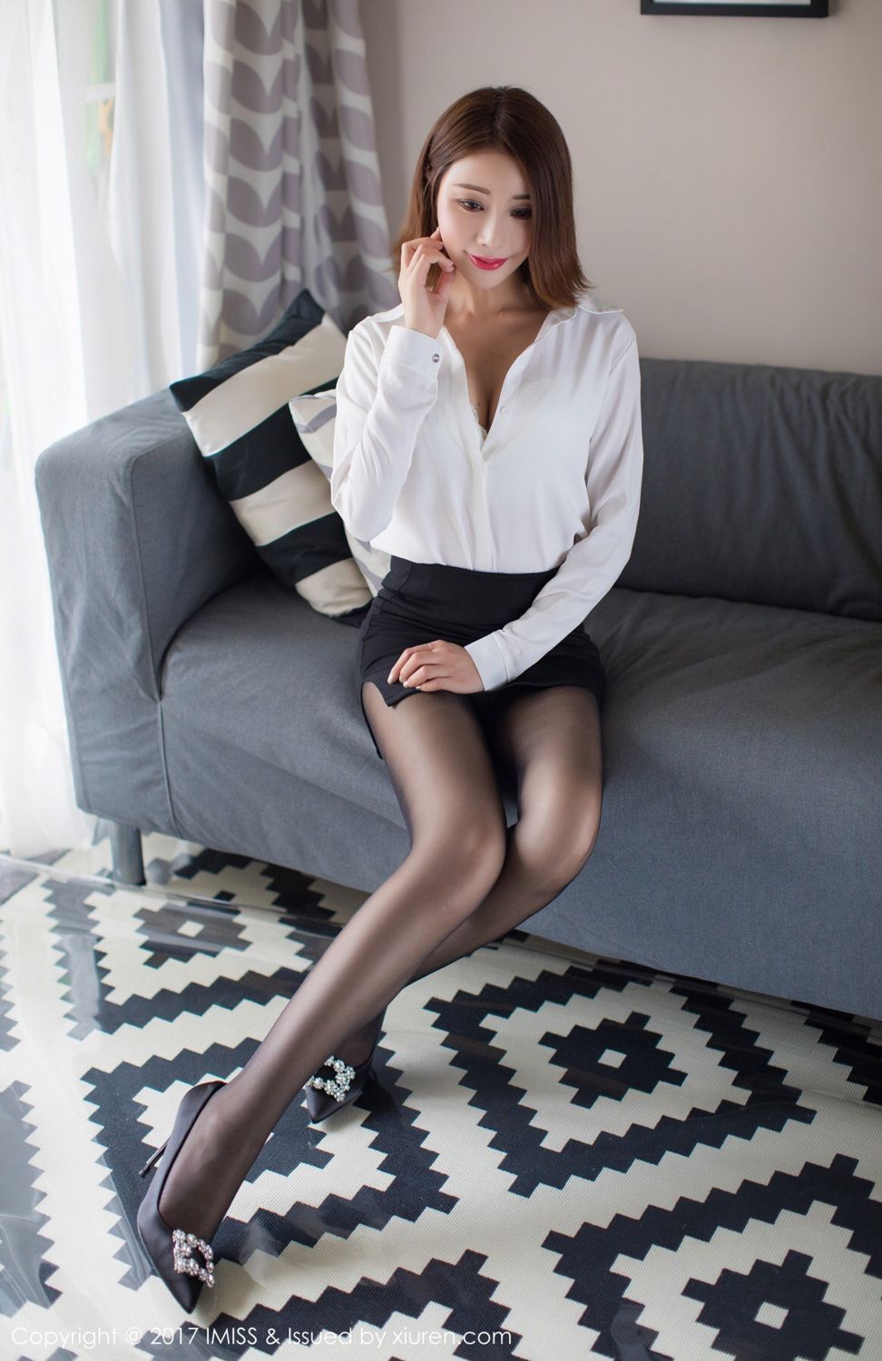 美腿新人Savina 制服搭配黑丝
