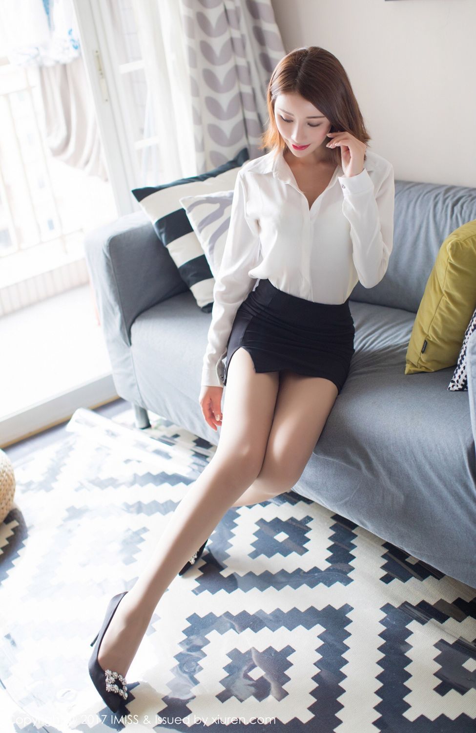美腿新人Savina 制服搭配黑丝