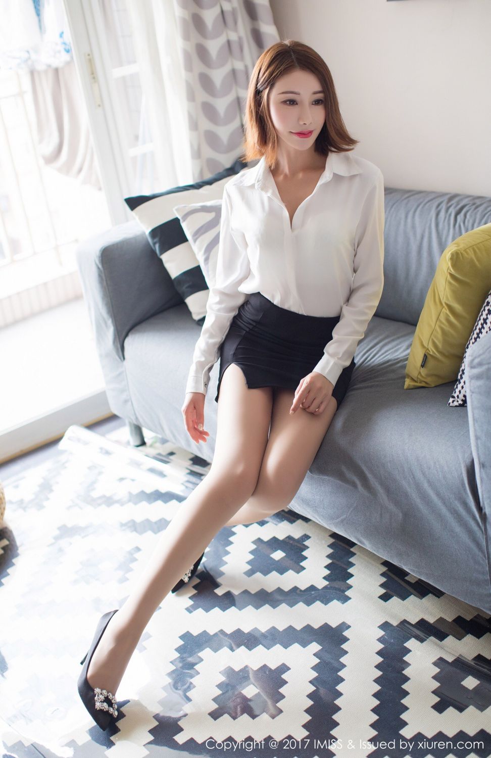 美腿新人Savina 制服搭配黑丝