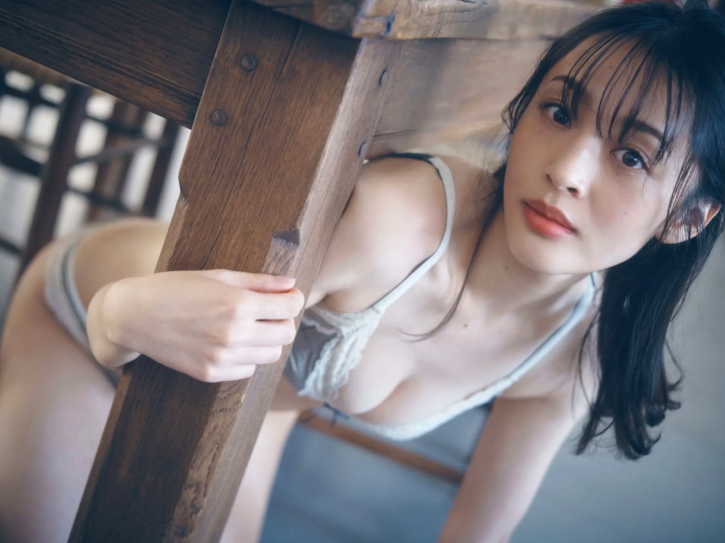 神部美咲 - ここだけの話 vol.1 柔光家居私房内衣美臀性感写真