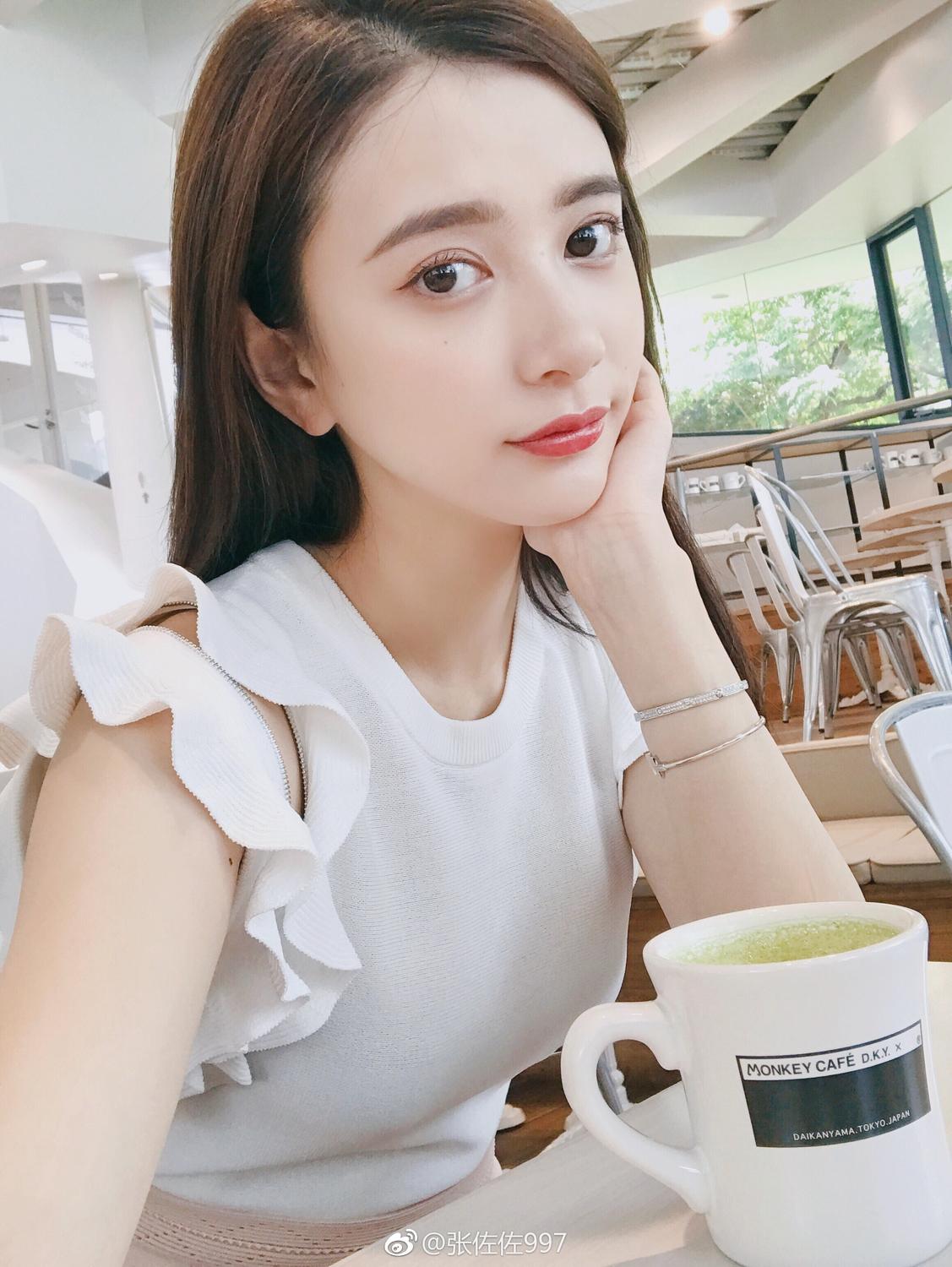 梦幻正妹张佐佐 微博美妆私房照