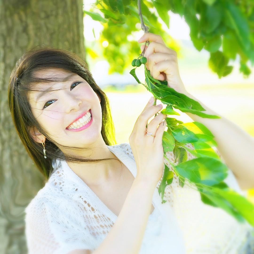 上山又下海！运动正妹りほ紧身衣好迷人