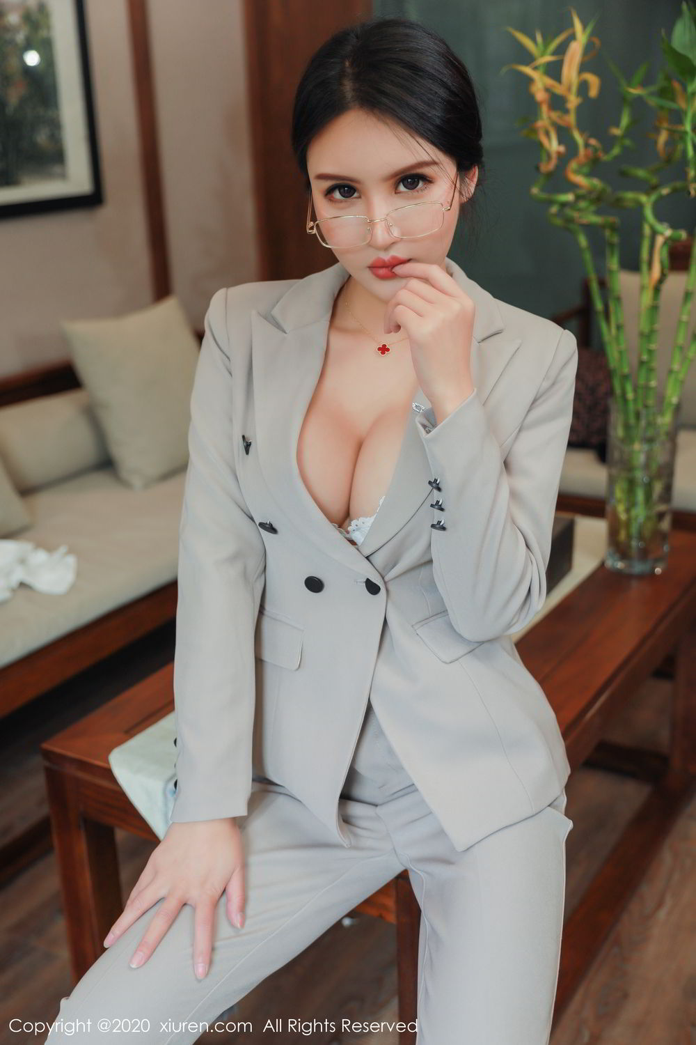 [XIUREN]高清写真图 2020.03.25 Emily顾奈奈