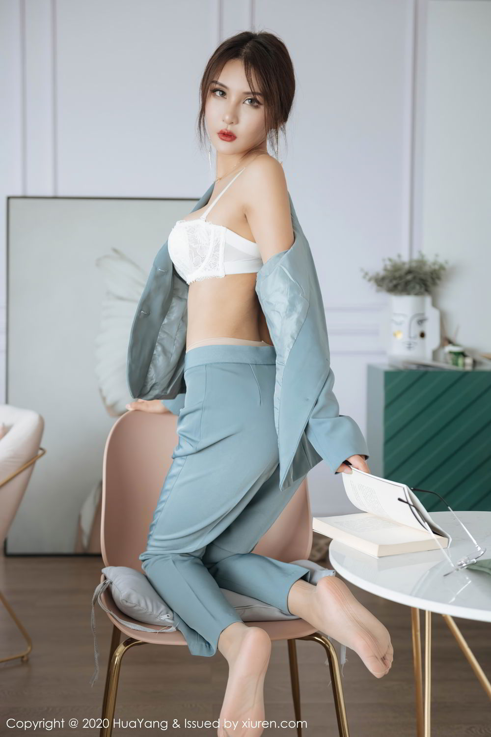 [HuaYang]高清写真图 2020.09.22 VOL.295 Emily顾奈奈