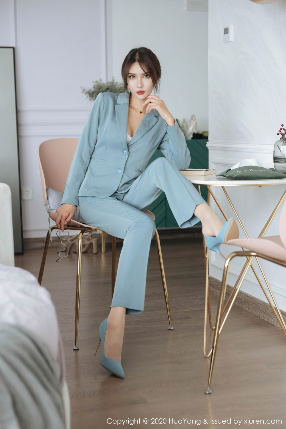 [HuaYang]高清写真图 2020.09.22 VOL.295 Emily顾奈奈