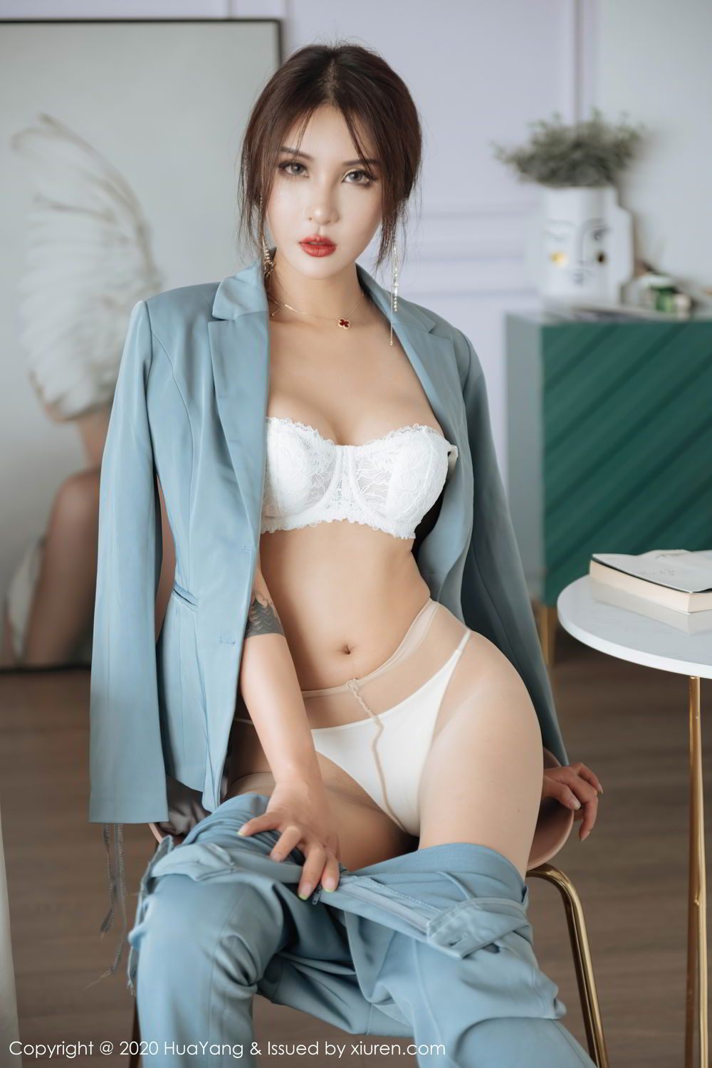 [HuaYang]高清写真图 2020.09.22 VOL.295 Emily顾奈奈
