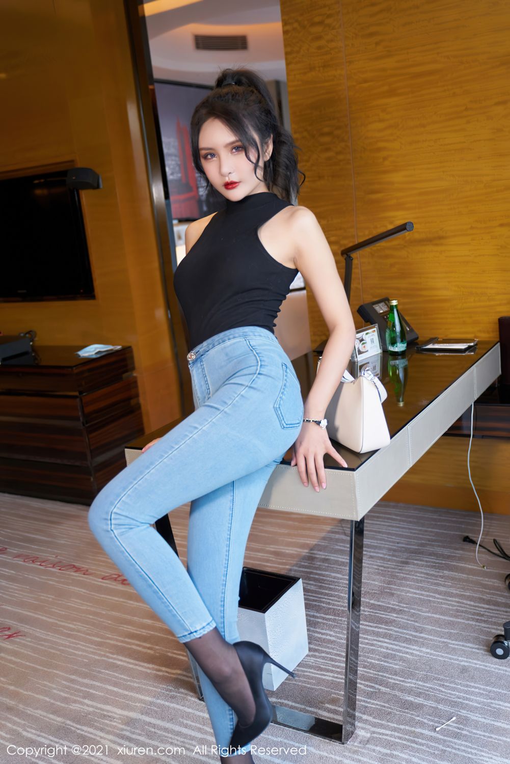[XiuRen]高清写真图 2021.09.22 No.3976 Emily尹菲