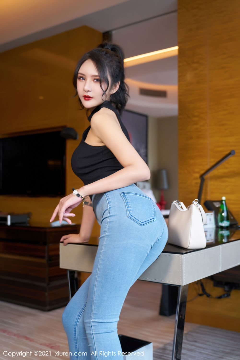 [XiuRen]高清写真图 2021.09.22 No.3976 Emily尹菲