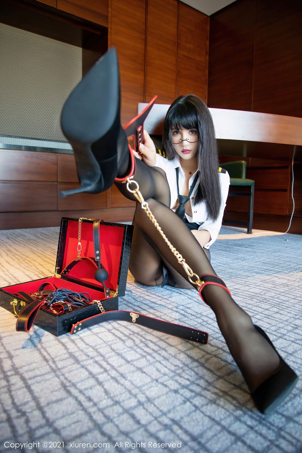 [XiuRen]高清写真图 2021.11.12 No.4207 Emily尹菲