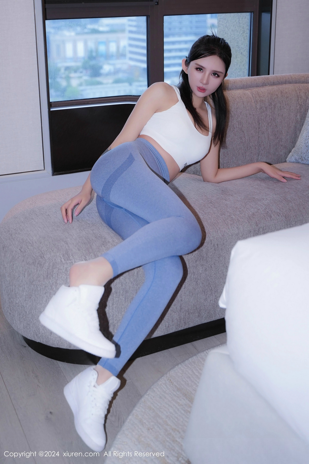 [XiuRen]高清写真图 2024.11.07 No.9407 Emily尹菲 丝袜美腿