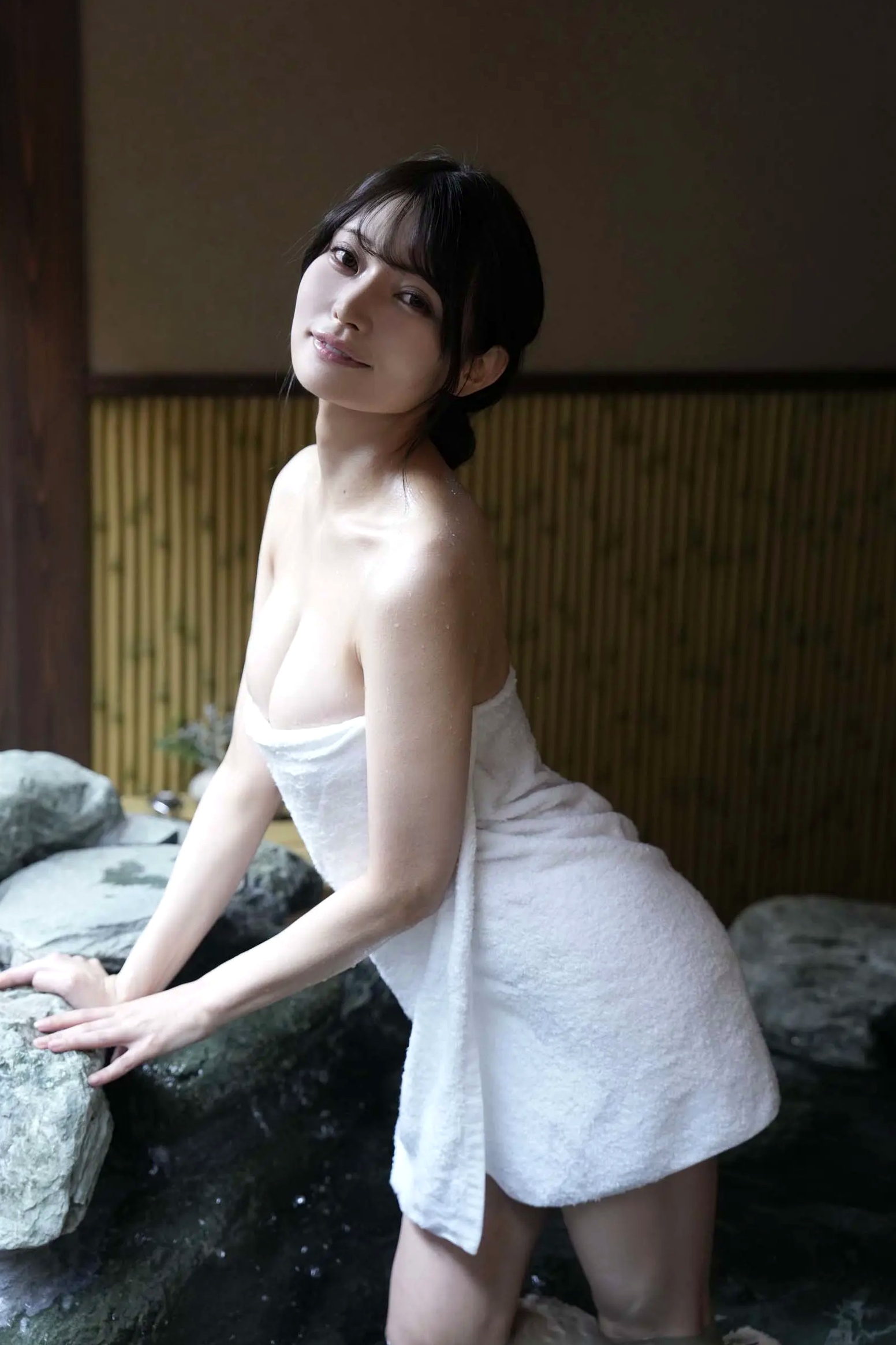 似鳥沙也加 - 蜜逢い [60P] 车内私房与温泉湿身性感写真