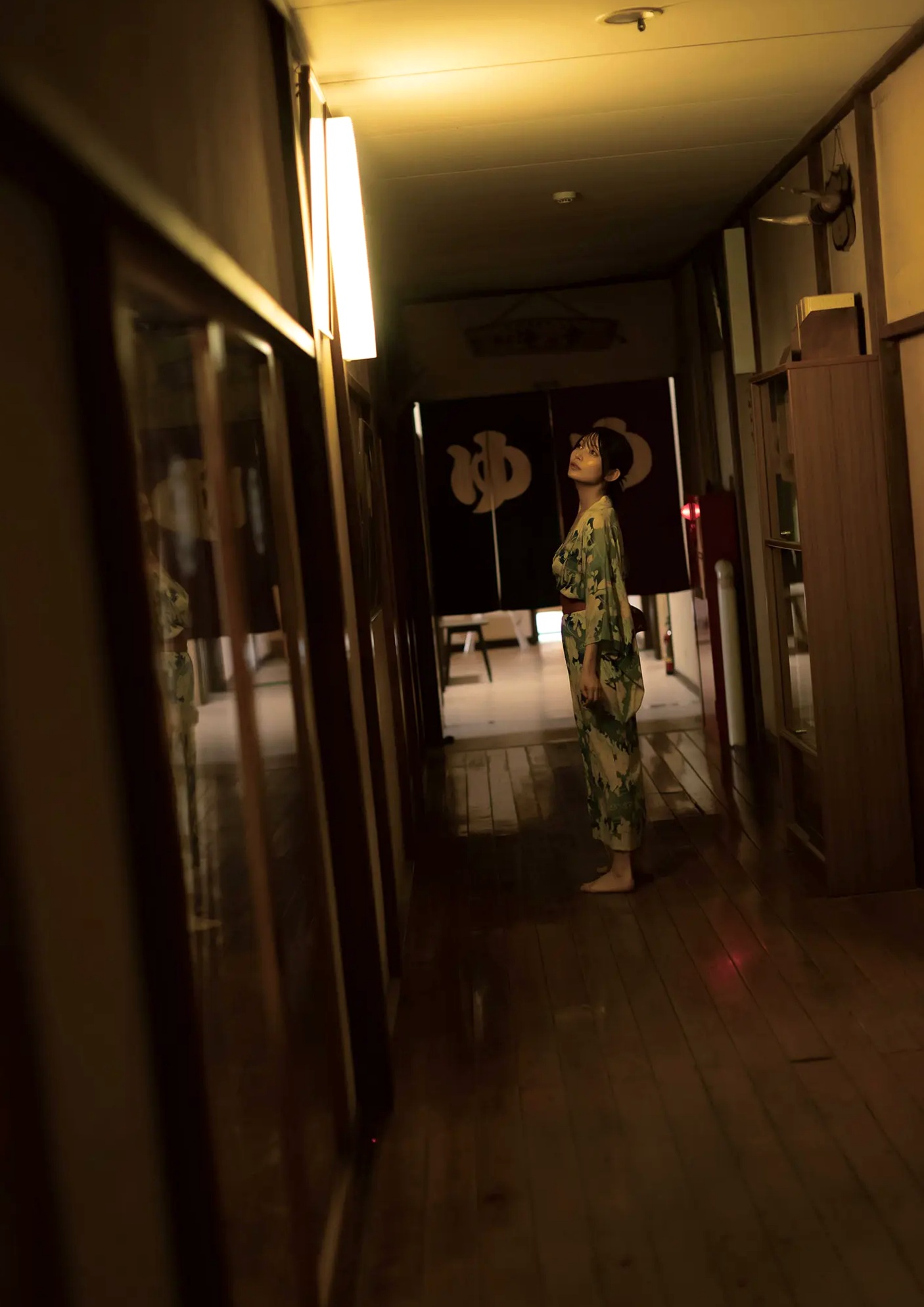 似鳥沙也加 - Ten. [110P] 性感女仆装与魅惑私房写真