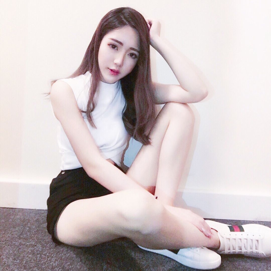 台湾正妹石洁心 超吸睛的事业线
