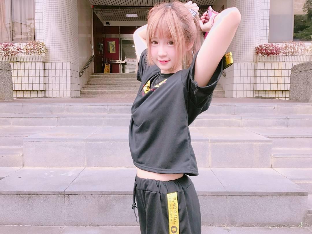 超甜美萌妹周奕瑜 深藏不露的好身材