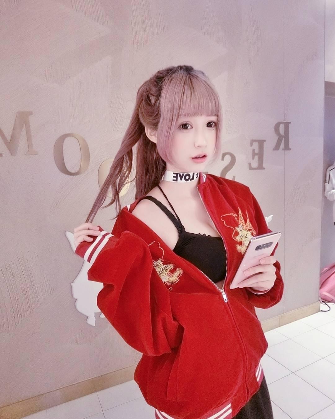 超甜美萌妹周奕瑜 深藏不露的好身材