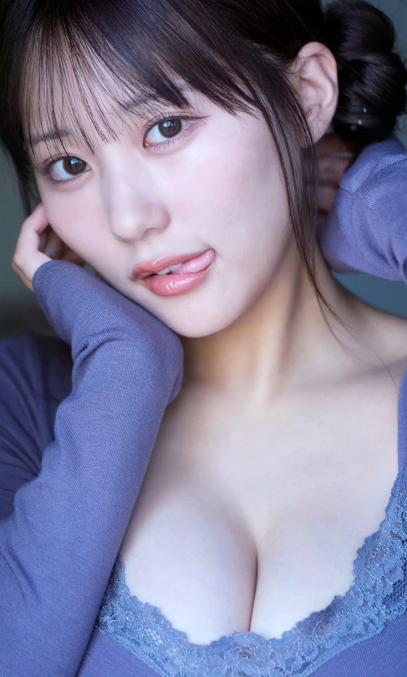 《田中美久 - もっと、ぜんぶ、ほんと》异国街拍优雅长裙与泳池性感写真