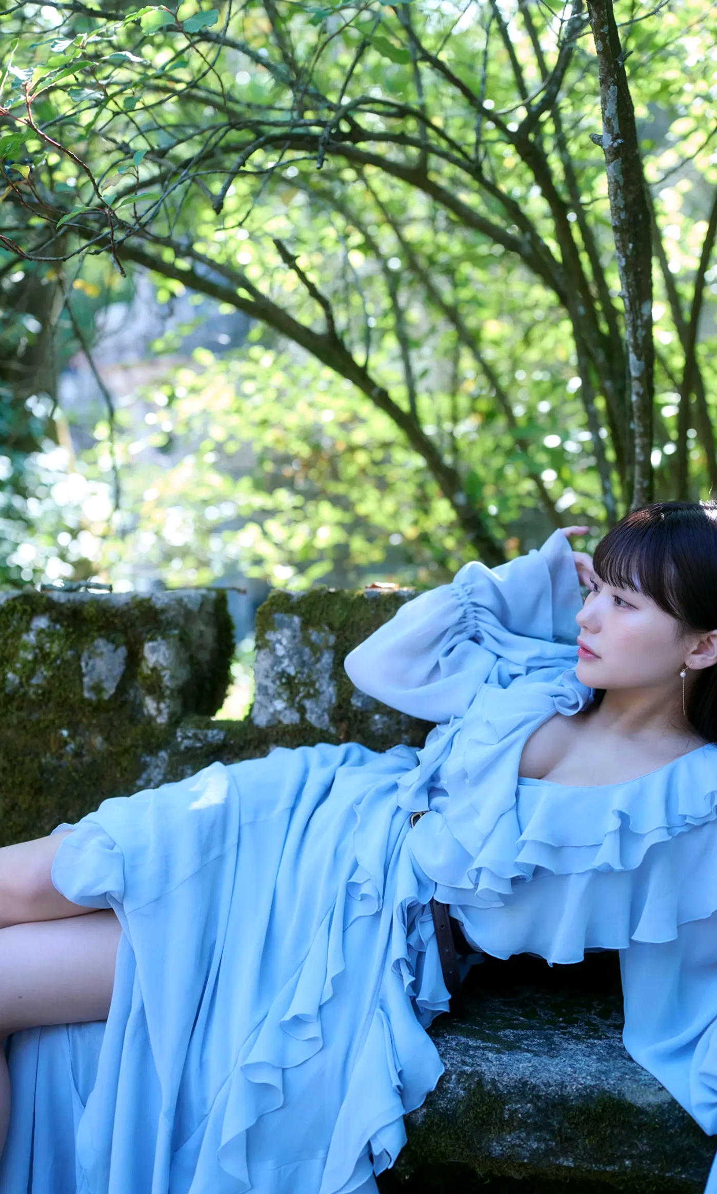 《田中美久 - もっと、ぜんぶ、ほんと》异国街拍优雅长裙与泳池性感写真