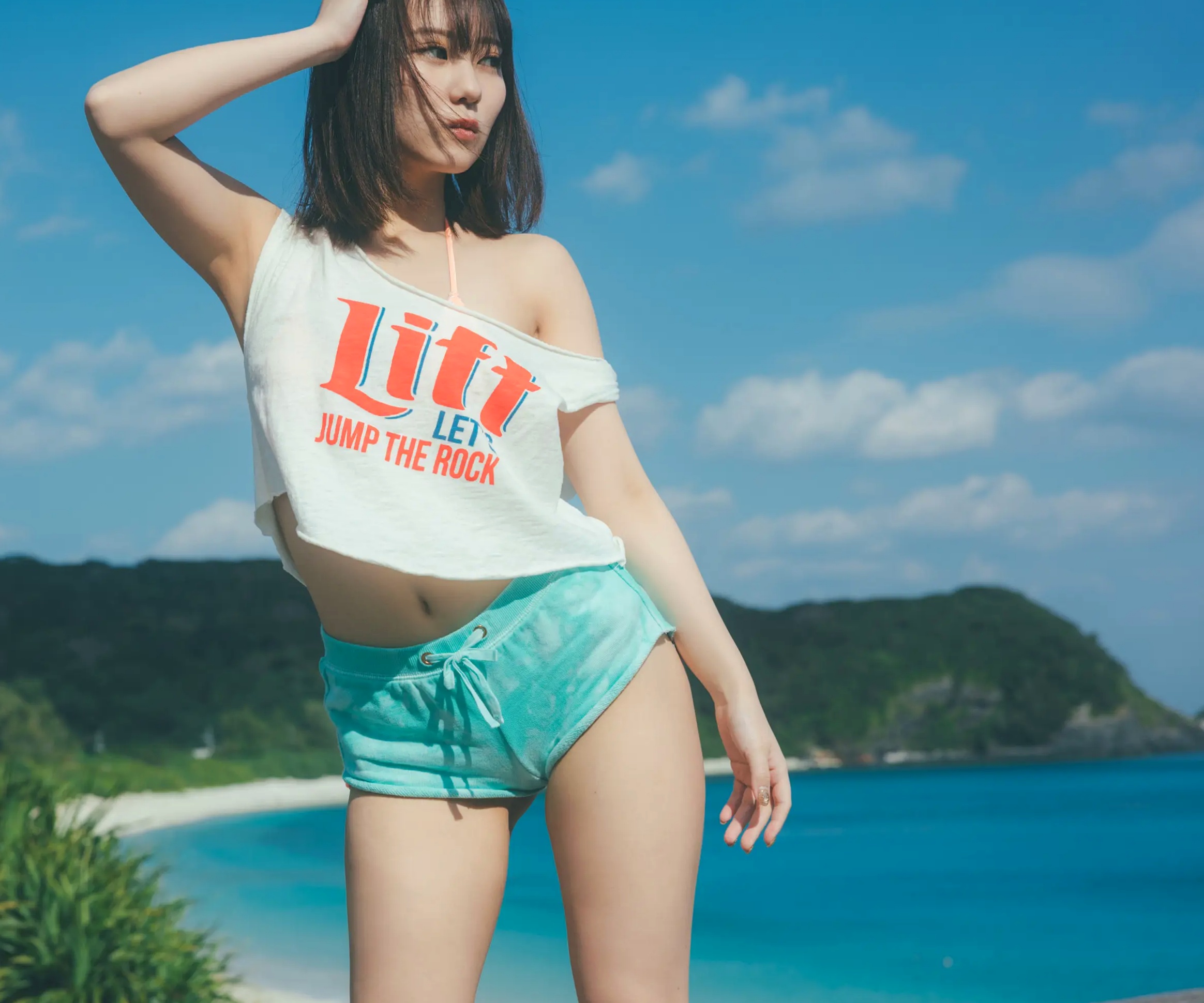 田中美久 - キミの街まで 海边沙滩红色比基尼与性感私房写真