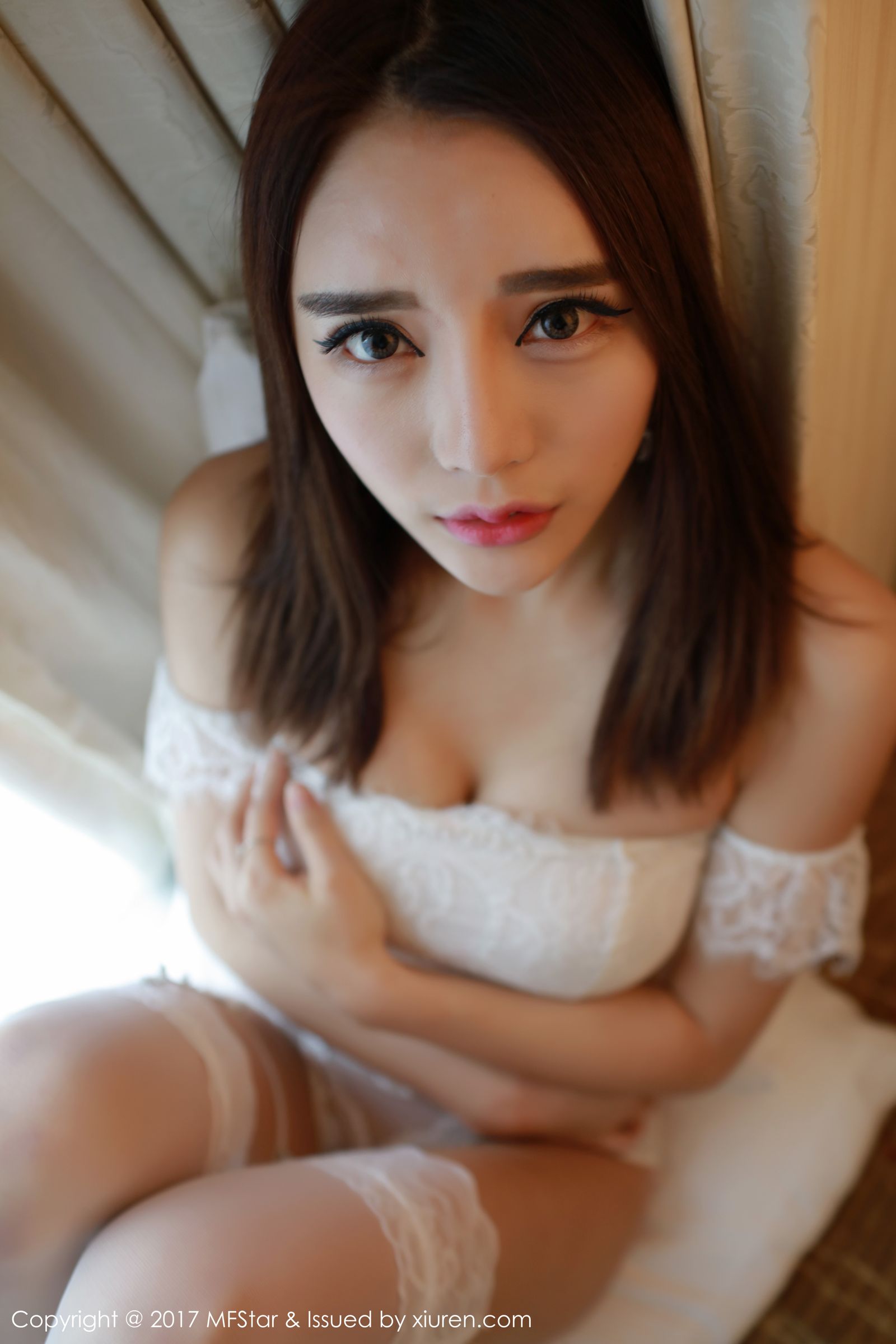 新人模特璐璐 白色蕾丝内衣