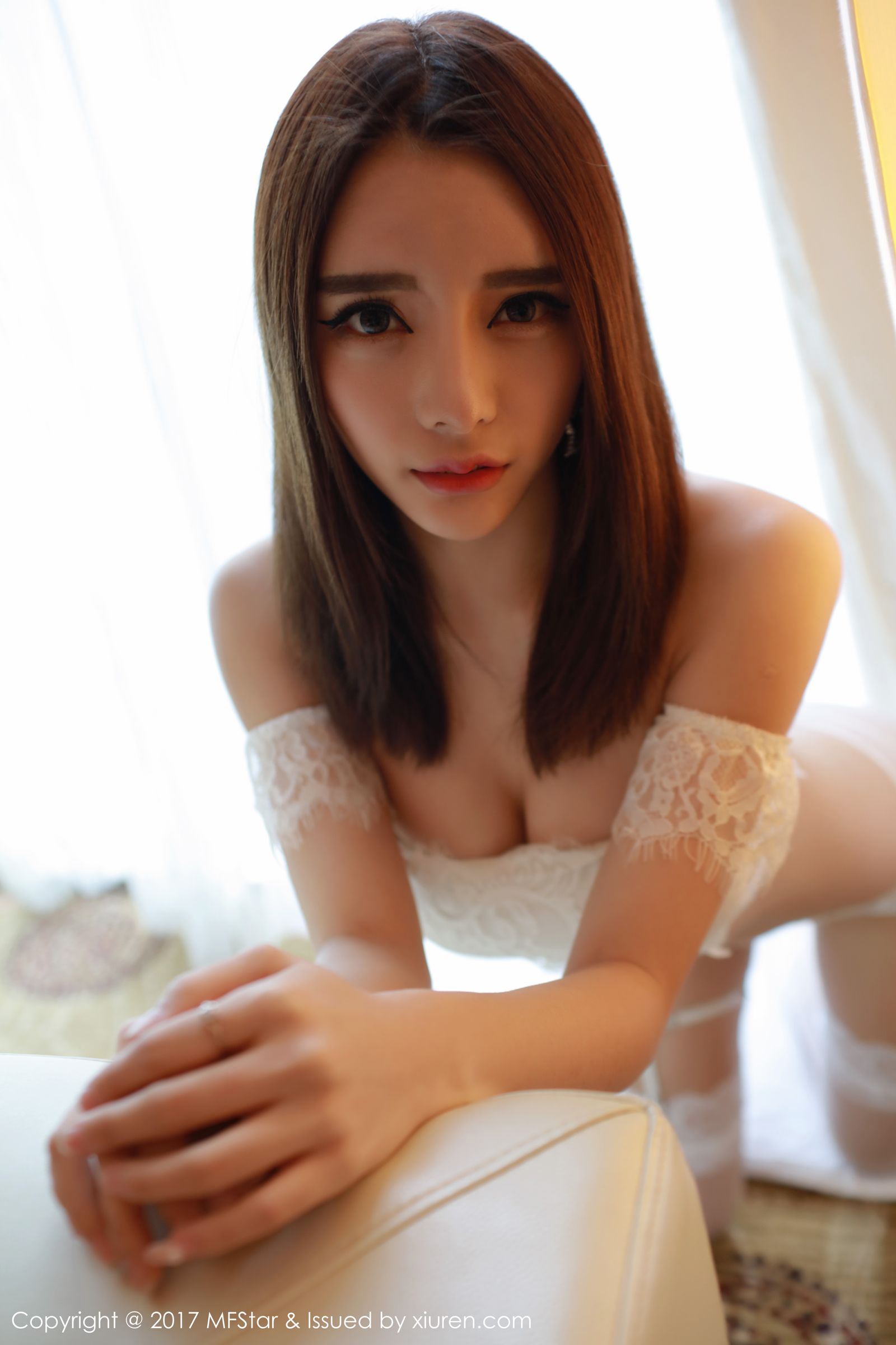 新人模特璐璐 白色蕾丝内衣
