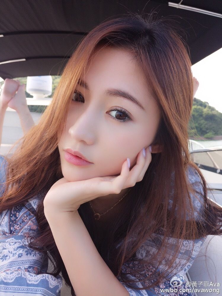 黄子菲火红比基尼装好养眼 「超甜脸蛋」撞脸张柏芝！