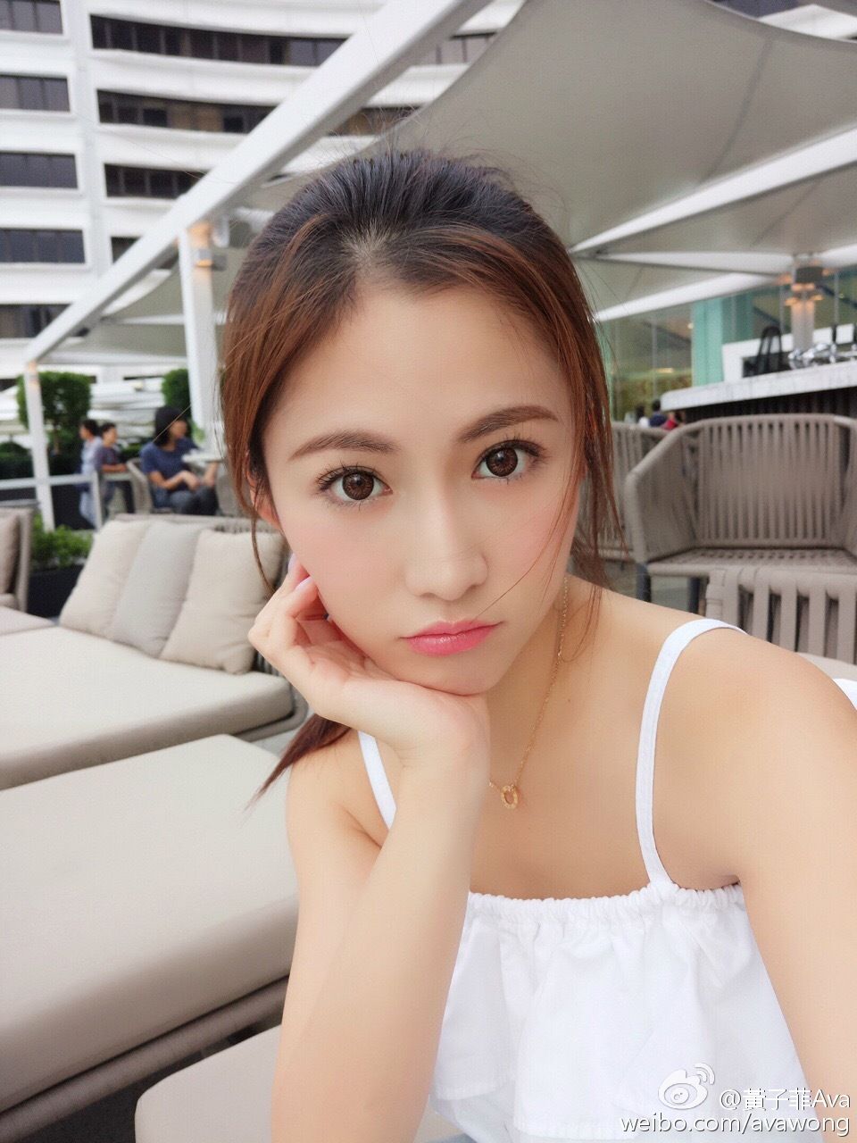 黄子菲火红比基尼装好养眼 「超甜脸蛋」撞脸张柏芝！