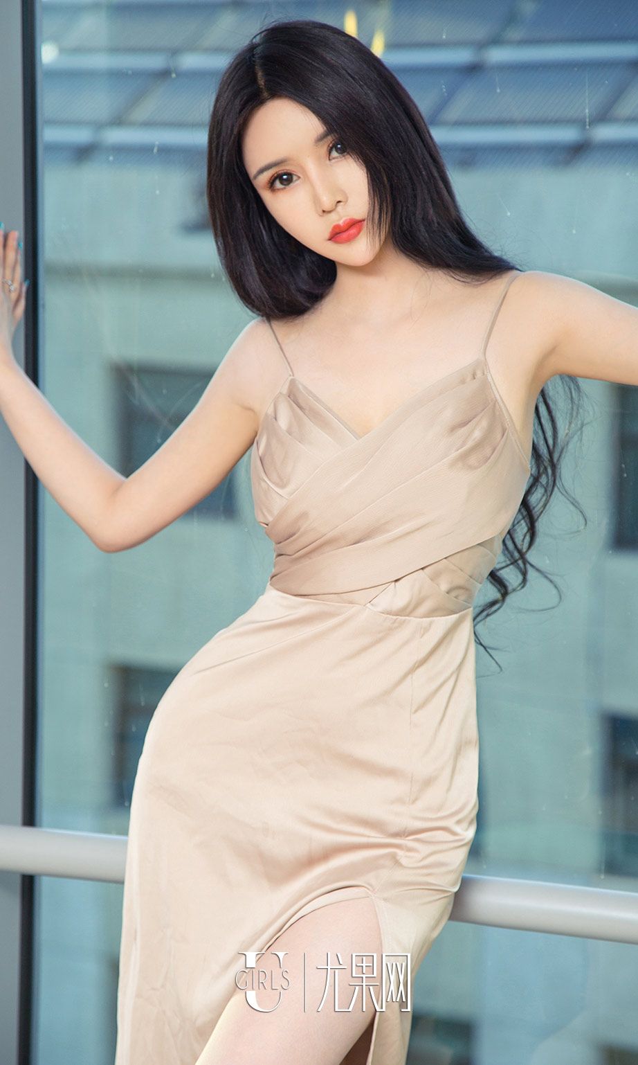 冷艳美人安可可 紧身长裙高开叉