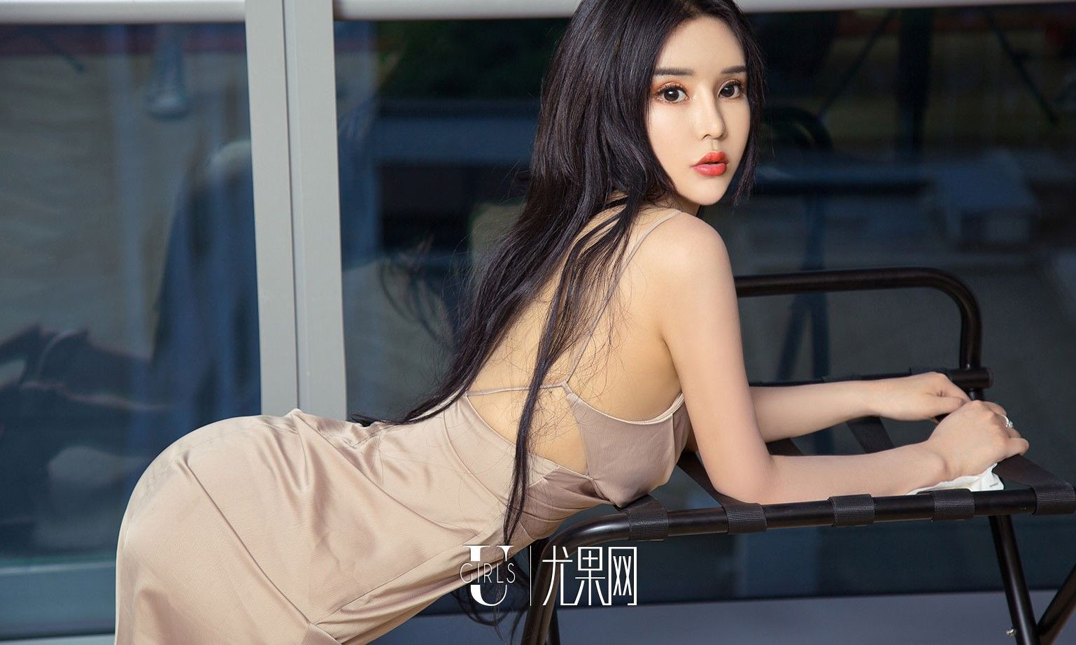 冷艳美人安可可 紧身长裙高开叉
