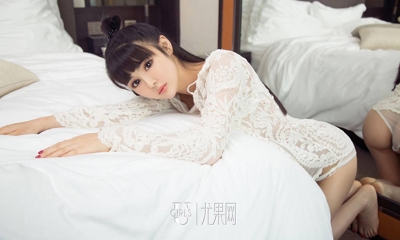 出凡入胜的小凡 俏皮的丸子头