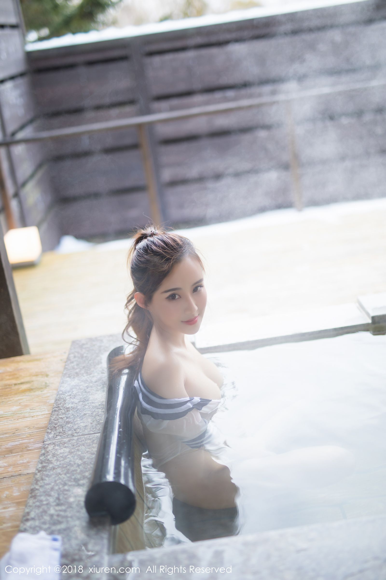 丽质美女猫宝 水手服温泉湿身
