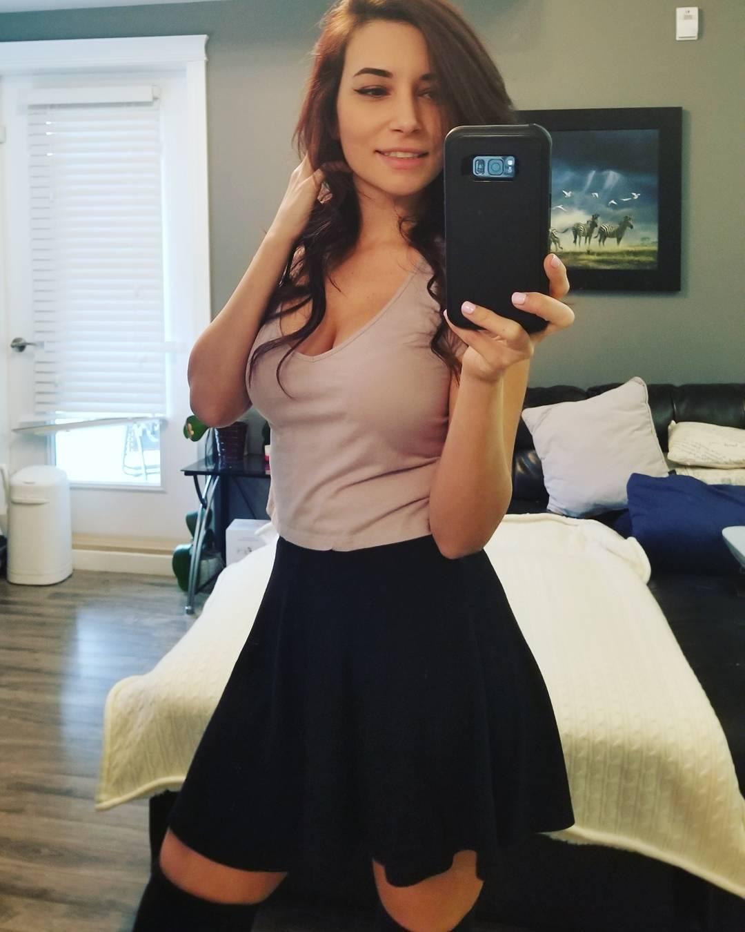 想一起激战！电玩直播妹「Alinity Divine」清新自然清新养眼性感骨感气质极品比基尼肉感 Alinity Divine女神私房照_秀色女神