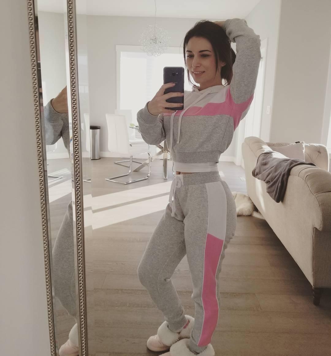 想一起激战！电玩直播妹「Alinity Divine」清新自然清新养眼性感骨感气质极品比基尼肉感 Alinity Divine女神私房照_秀色女神