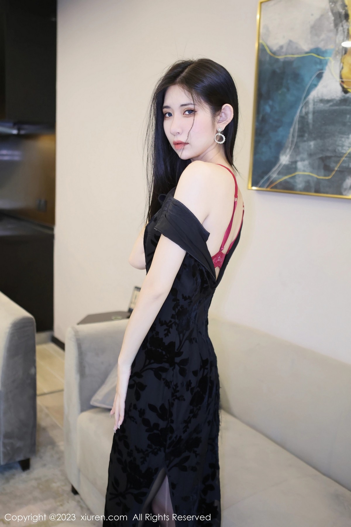 [XiuRen]高清写真图 2023.04.17 No.6583 依娜Yina 黑丝美腿