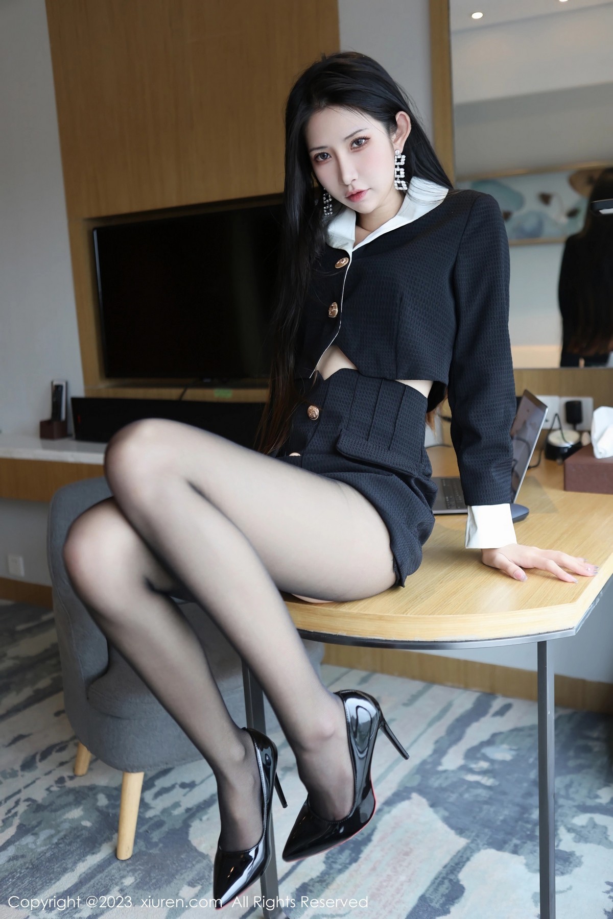 [XiuRen]高清写真图 2023.05.08 No.6695 依娜Yina 黑丝美腿