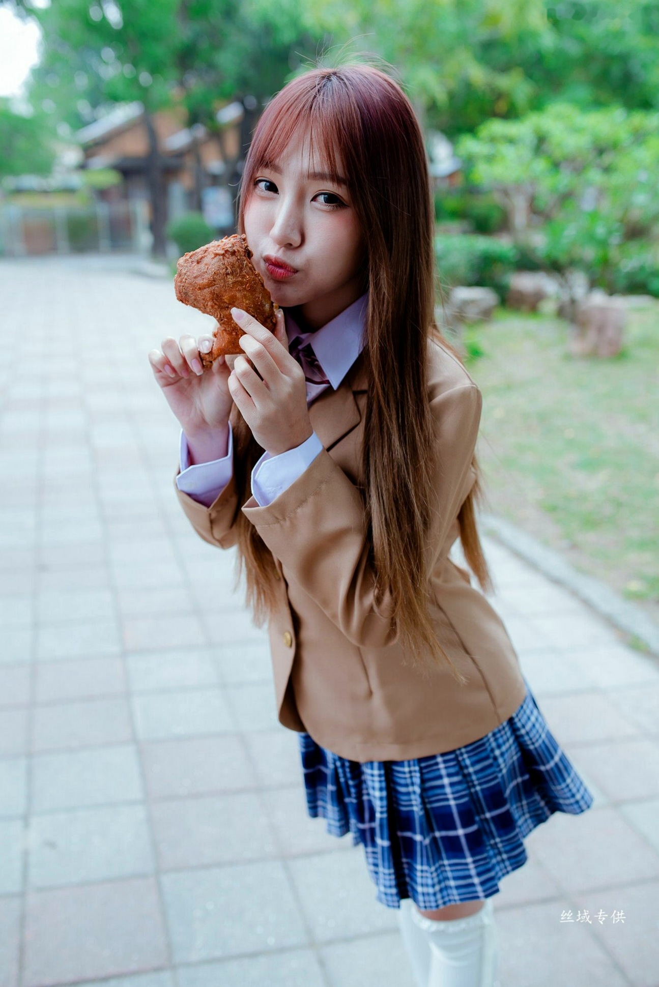 Gallery - 台湾美少女比比儿《清新学妹》青春校服街拍写真集，演绎日系校园风，尽显女神清纯气质[47P]台湾清新校服街拍美腿 比比儿女神私房照_秀色女神 - image 33