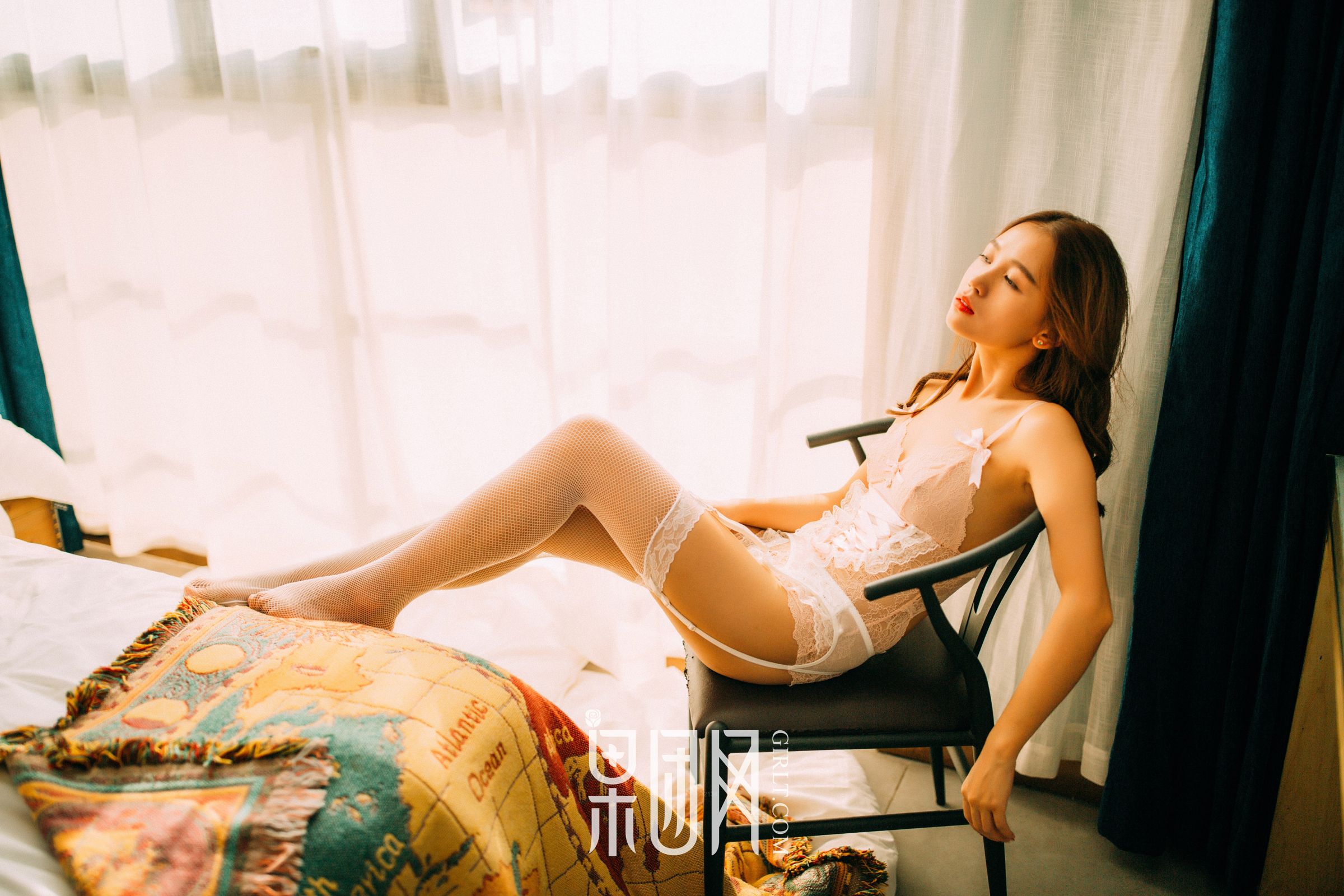 今夜，童颜少女的甜语花言只说给你听！