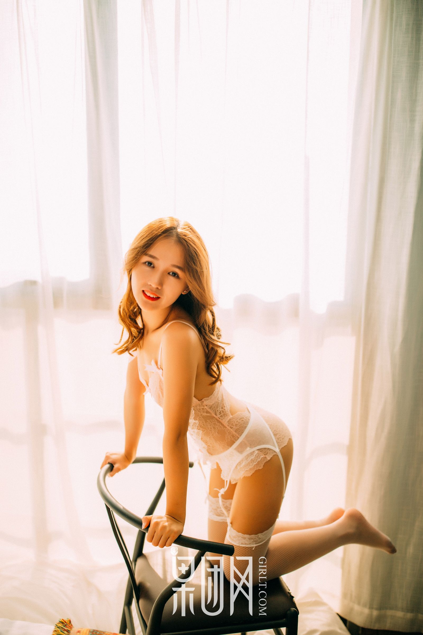今夜，童颜少女的甜语花言只说给你听！