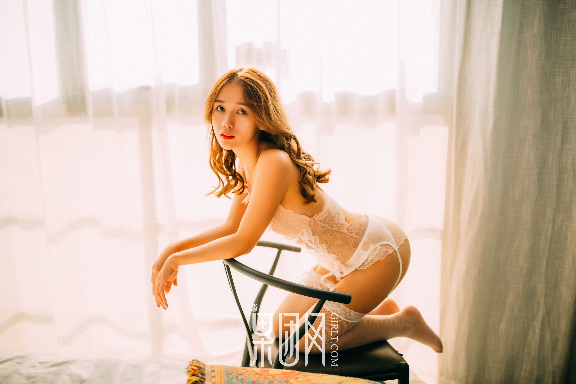 今夜，童颜少女的甜语花言只说给你听！
