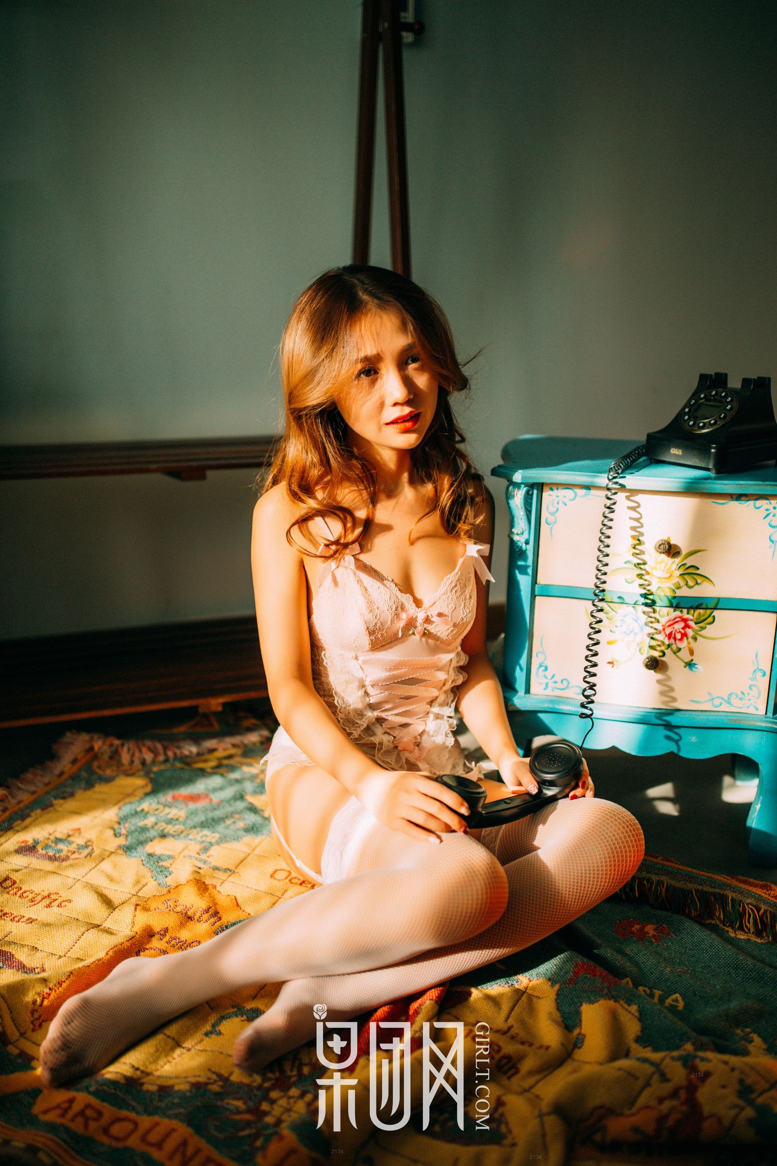 今夜，童颜少女的甜语花言只说给你听！