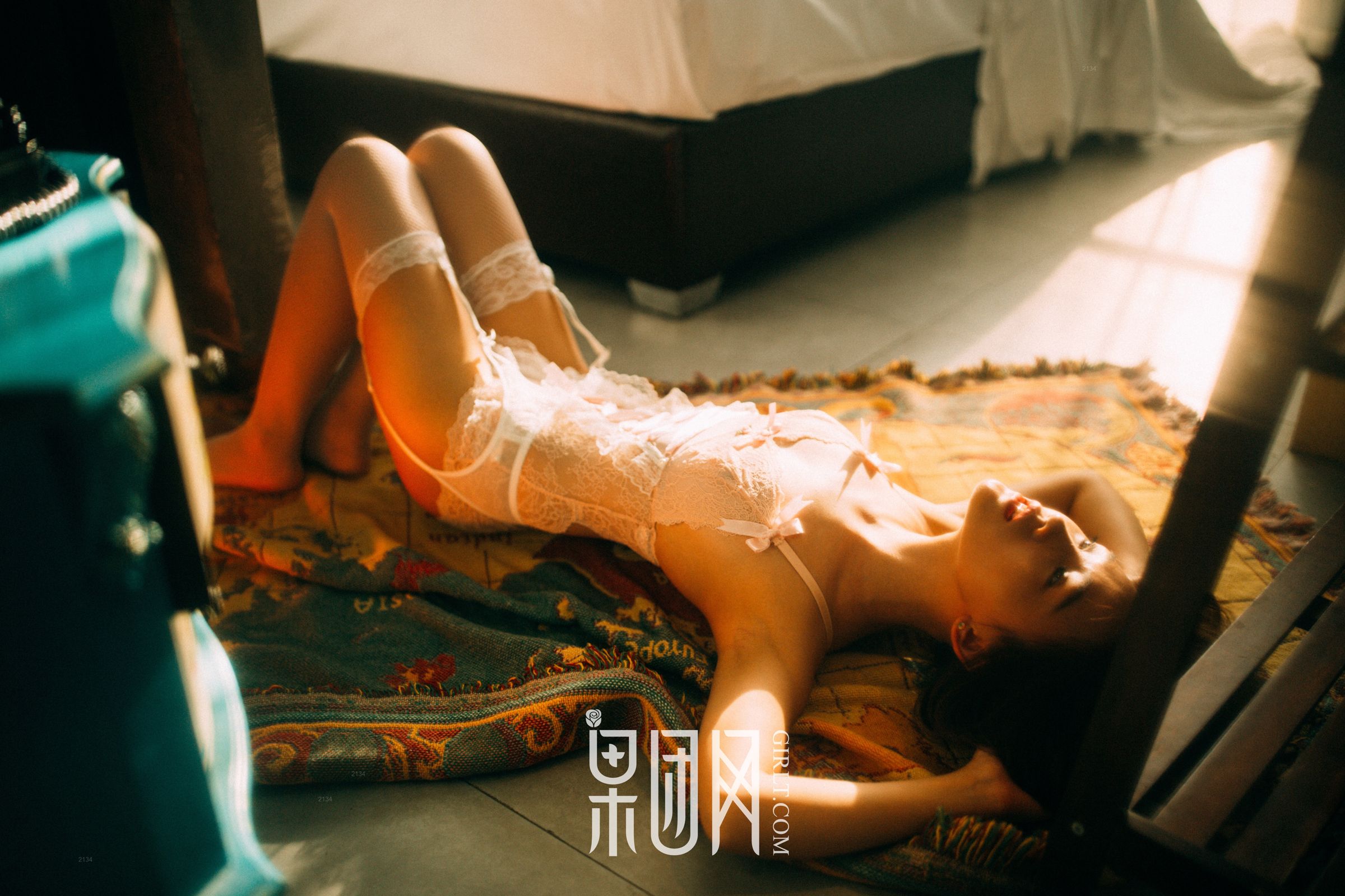 今夜，童颜少女的甜语花言只说给你听！
