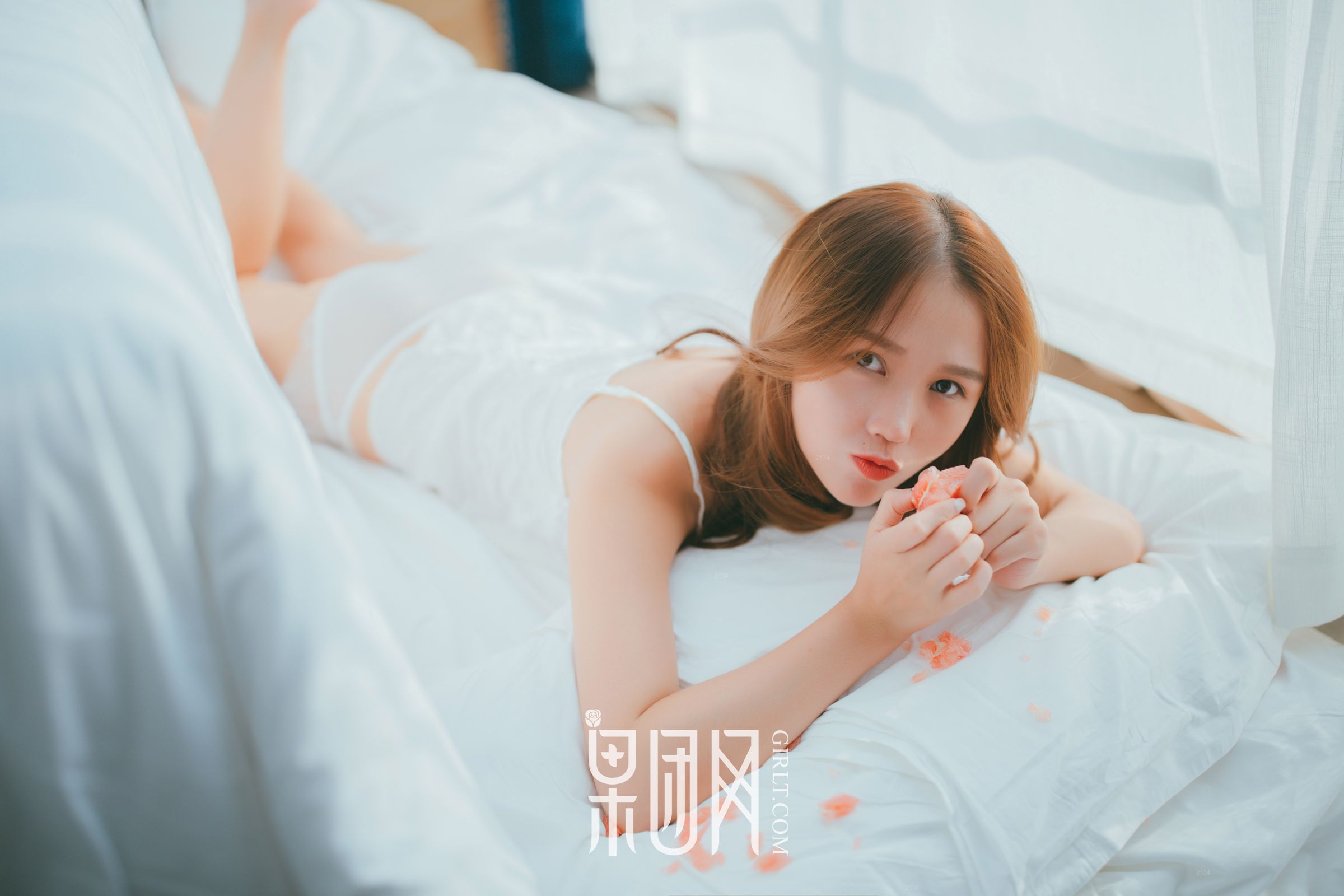 今夜，童颜少女的甜语花言只说给你听！
