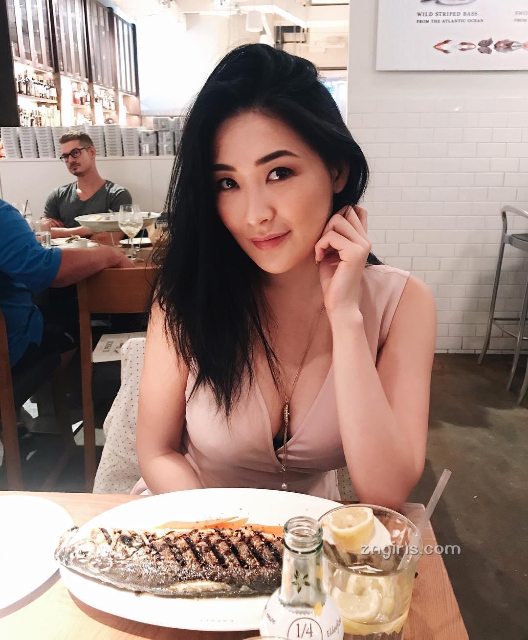 混血就是正！Ana Dari的完美曲线把空姐都比下去了