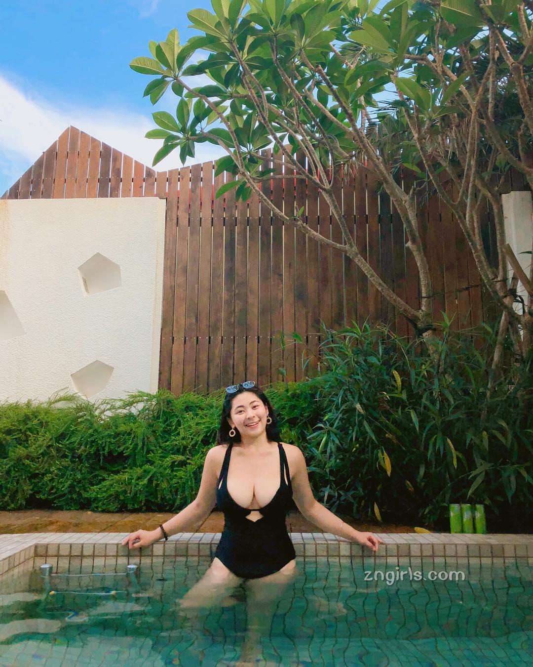 护理师林后仪车头灯太胸，比基尼有被撑开的感觉