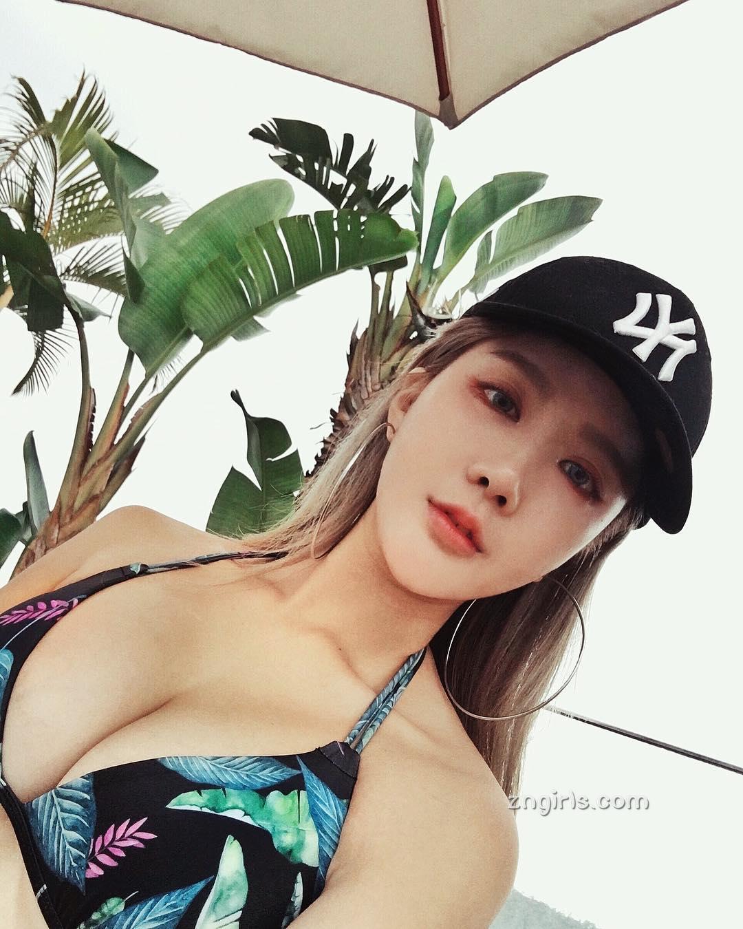 欧派命理师黄麟 性感泳装开放咨询